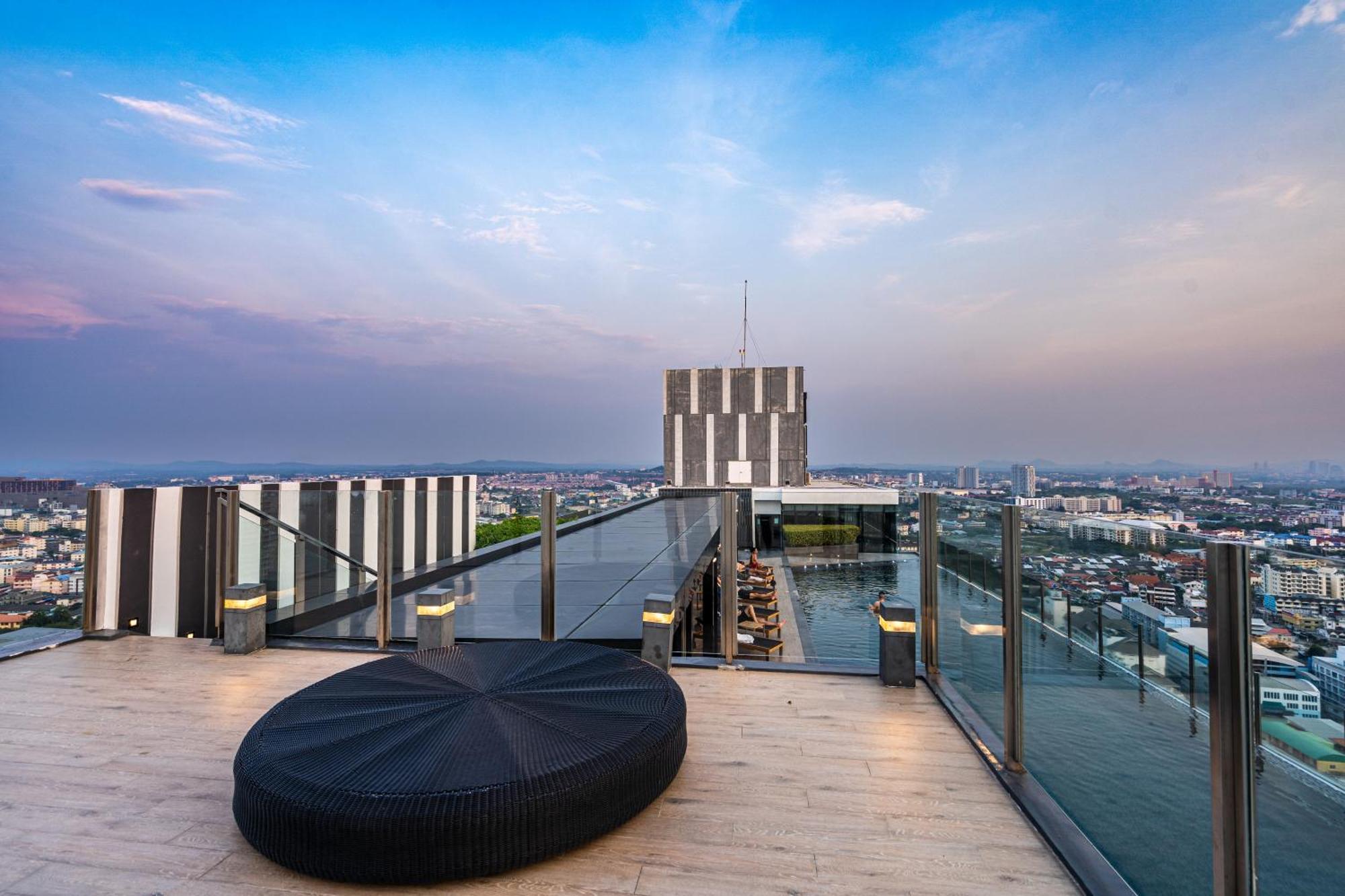 The Base Pattaya By Nami Aparthotel Exterior photo