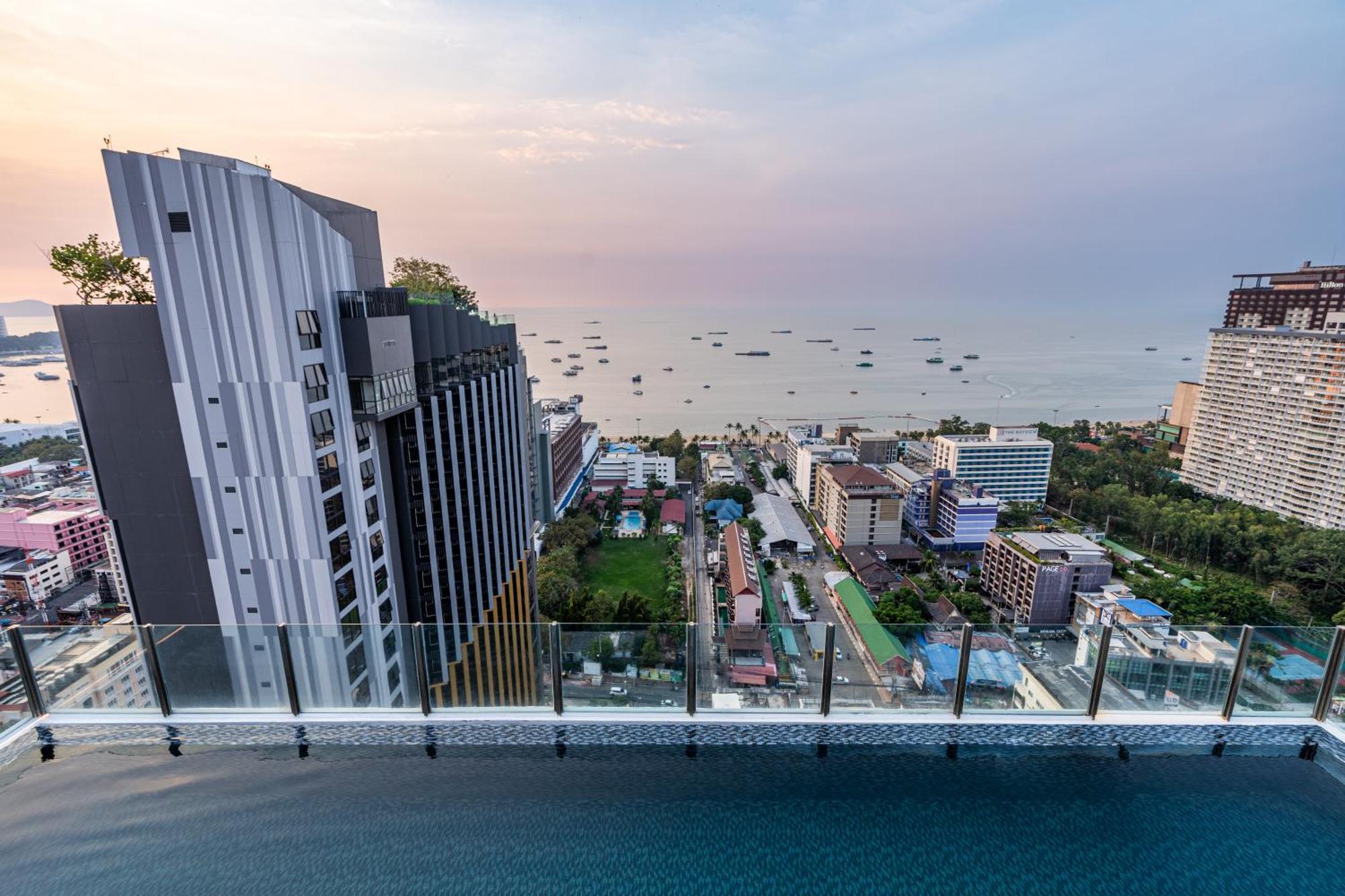 The Base Pattaya By Nami Aparthotel Exterior photo